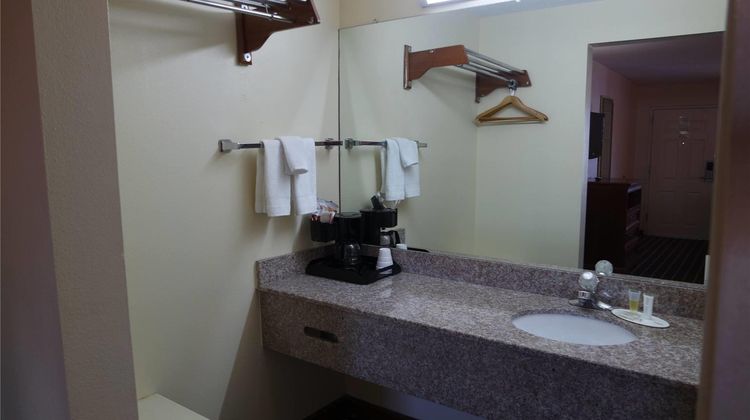 Howard Johnson Inn Perry Room