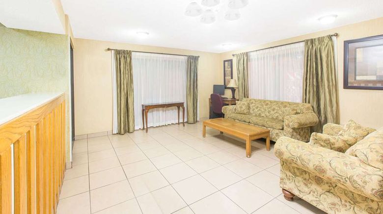 <b>Days Inn Ripley Lobby</b>. Images powered by <a href="https://iceportal.shijigroup.com/" title="IcePortal" target="_blank">IcePortal</a>.