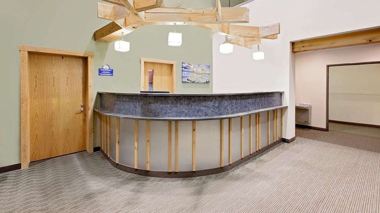 Days Inn Cadillac Lobby