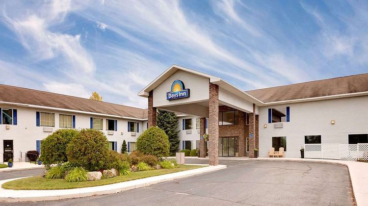 Days Inn Cadillac Exterior