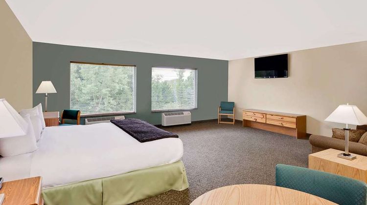 Days Inn Cadillac Suite