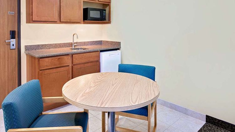 Days Inn Cadillac Suite