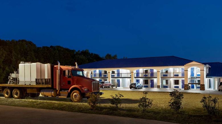 <b>Days Inn Fulton Exterior</b>. Images powered by <a href="https://iceportal.shijigroup.com/" title="IcePortal" target="_blank">IcePortal</a>.
