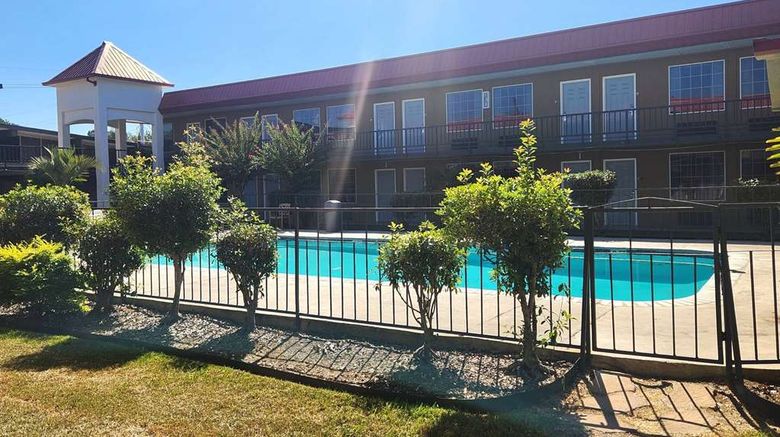 <b>Days Inn Leesville Pool</b>. Images powered by <a href="https://iceportal.shijigroup.com/" title="IcePortal" target="_blank">IcePortal</a>.