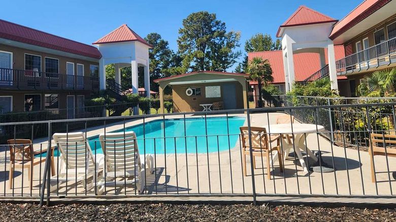 <b>Days Inn Leesville Pool</b>. Images powered by <a href="https://iceportal.shijigroup.com/" title="IcePortal" target="_blank">IcePortal</a>.