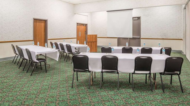 <b>Days Inn Kirksville Meeting</b>. Images powered by <a href="https://iceportal.shijigroup.com/" title="IcePortal" target="_blank">IcePortal</a>.