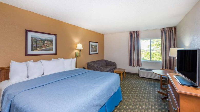 <b>Days Inn Kirksville Room</b>. Images powered by <a href="https://iceportal.shijigroup.com/" title="IcePortal" target="_blank">IcePortal</a>.