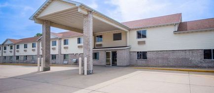 Days Inn Evansdale Waterloo Exterior