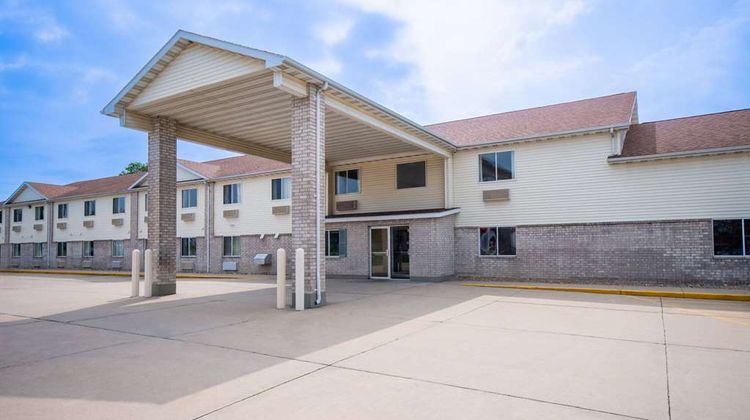 Days Inn Evansdale Waterloo Exterior