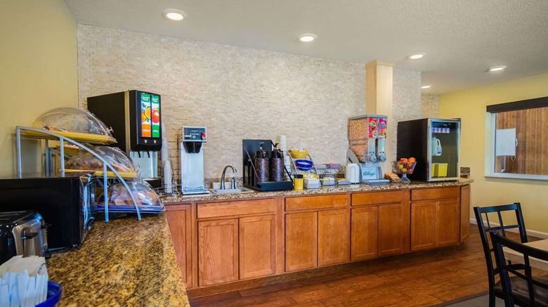 <b>Days Inn Evansdale Waterloo Restaurant</b>. Images powered by <a href="https://iceportal.shijigroup.com/" title="IcePortal" target="_blank">IcePortal</a>.