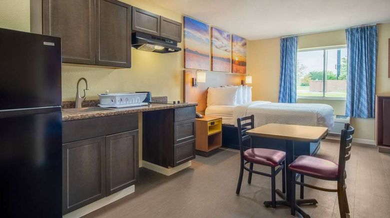 <b>Days Inn Evansdale Waterloo Suite</b>. Images powered by <a href="https://iceportal.shijigroup.com/" title="IcePortal" target="_blank">IcePortal</a>.