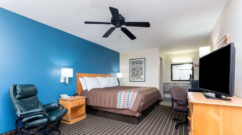 <b>Days Inn Forest Room</b>. Images powered by <a href="https://iceportal.shijigroup.com/" title="IcePortal" target="_blank">IcePortal</a>.