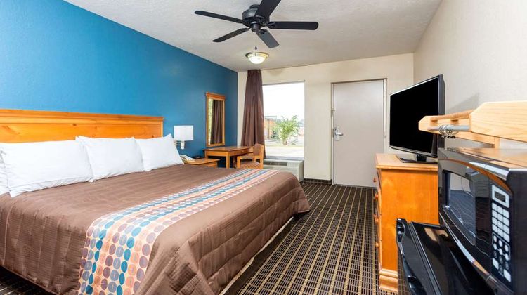 Days Inn Forest Room