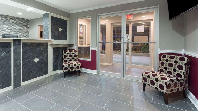 Days Inn Forest Lobby