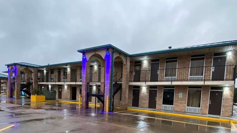<b>Days Inn Forest Exterior</b>. Images powered by <a href="https://iceportal.shijigroup.com/" title="IcePortal" target="_blank">IcePortal</a>.