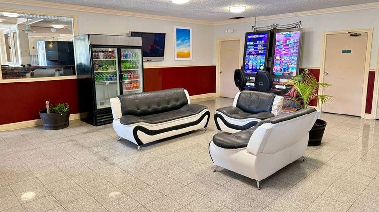 <b>Days Inn Carmel Church/Kings Dominion Lobby</b>. Images powered by <a href="https://iceportal.shijigroup.com/" title="IcePortal" target="_blank">IcePortal</a>.