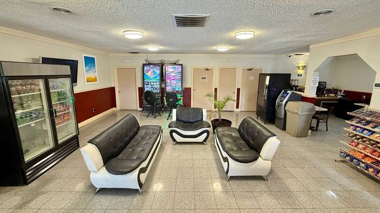<b>Days Inn Carmel Church/Kings Dominion Lobby</b>. Images powered by <a href="https://iceportal.shijigroup.com/" title="IcePortal" target="_blank">IcePortal</a>.