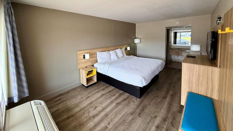 <b>Days Inn Carmel Church/Kings Dominion Room</b>. Images powered by <a href="https://iceportal.shijigroup.com/" title="IcePortal" target="_blank">IcePortal</a>.