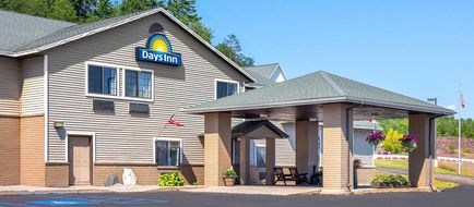 Days Inn Iron Mountain Exterior