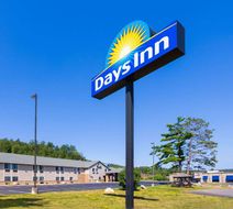 Days Inn Iron Mountain Exterior