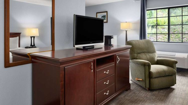 Days Inn Iron Mountain Room