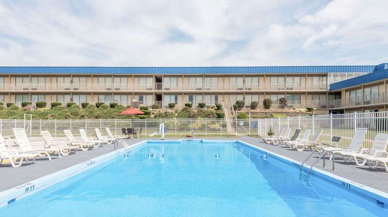 <b>Days Inn by Wyndham St Clairsville Pool</b>. Images powered by <a href="https://iceportal.shijigroup.com/" title="IcePortal" target="_blank">IcePortal</a>.
