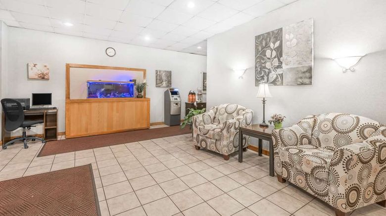 <b>Days Inn by Wyndham St Clairsville Lobby</b>. Images powered by <a href="https://iceportal.shijigroup.com/" title="IcePortal" target="_blank">IcePortal</a>.