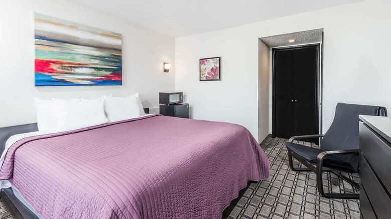 <b>Days Inn by Wyndham St Clairsville Room</b>. Images powered by <a href="https://iceportal.shijigroup.com/" title="IcePortal" target="_blank">IcePortal</a>.