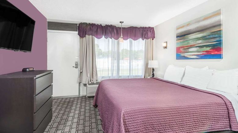 <b>Days Inn by Wyndham St Clairsville Room</b>. Images powered by <a href="https://iceportal.shijigroup.com/" title="IcePortal" target="_blank">IcePortal</a>.