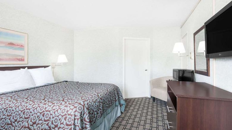 <b>Days Inn by Wyndham St Clairsville Room</b>. Images powered by <a href="https://iceportal.shijigroup.com/" title="IcePortal" target="_blank">IcePortal</a>.