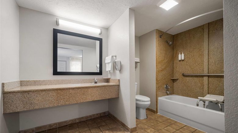 <b>Days Inn Canton Room</b>. Images powered by <a href="https://iceportal.shijigroup.com/" title="IcePortal" target="_blank">IcePortal</a>.
