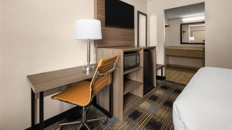 <b>Days Inn Canton Room</b>. Images powered by <a href="https://iceportal.shijigroup.com/" title="IcePortal" target="_blank">IcePortal</a>.