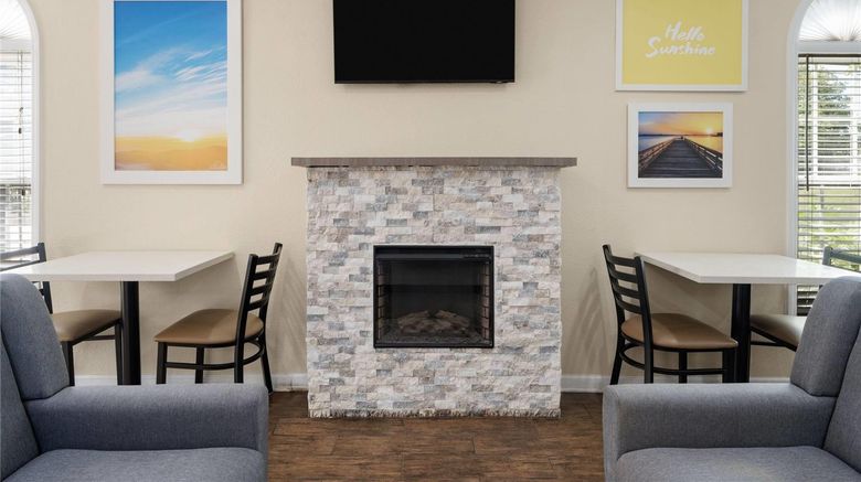 <b>Days Inn Canton Lobby</b>. Images powered by <a href="https://iceportal.shijigroup.com/" title="IcePortal" target="_blank">IcePortal</a>.