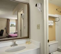 Days Inn Farmville Room