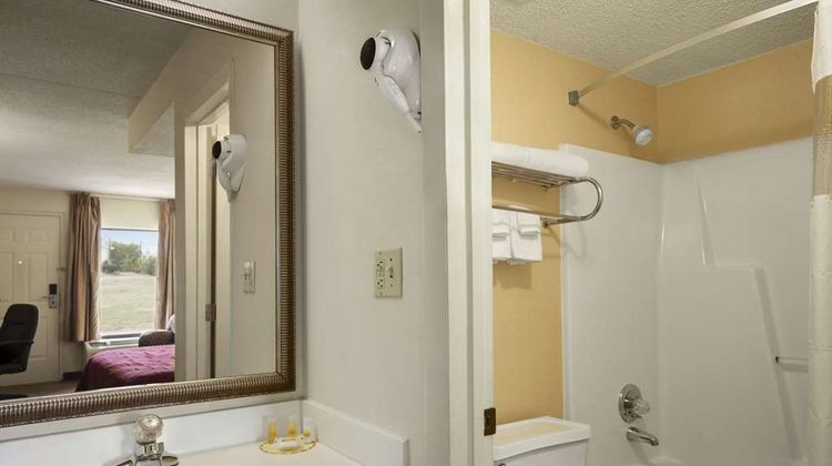 Days Inn Farmville Room