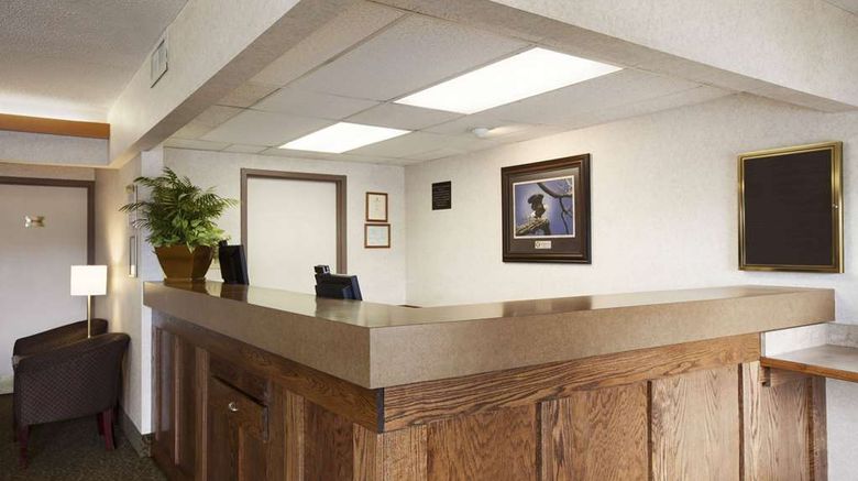 <b>Days Inn Farmville Lobby</b>. Images powered by <a href="https://iceportal.shijigroup.com/" title="IcePortal" target="_blank">IcePortal</a>.