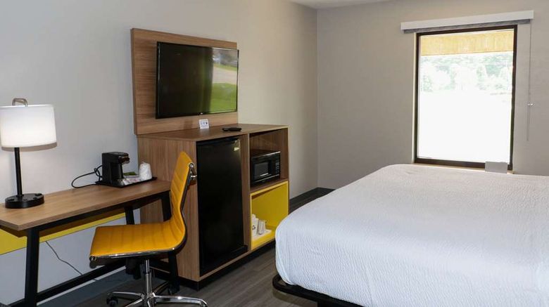 <b>Days Inn Farmville Room</b>. Images powered by <a href="https://iceportal.shijigroup.com/" title="IcePortal" target="_blank">IcePortal</a>.