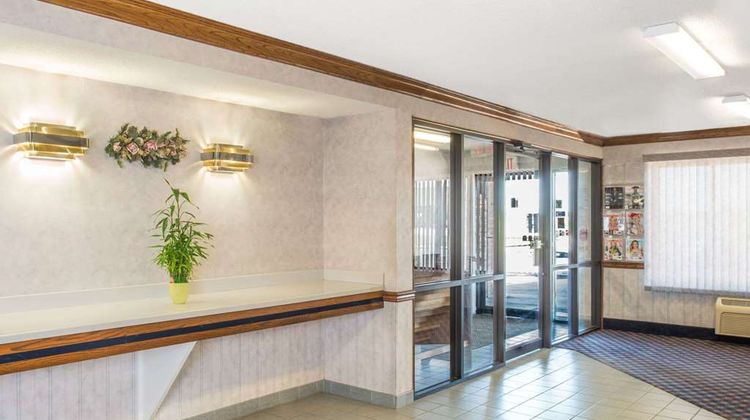 Days Inn Pontoon Beach Lobby