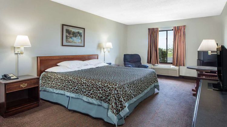 Days Inn Pontoon Beach Room