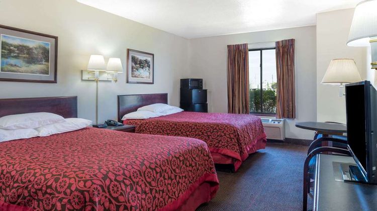 Days Inn Pontoon Beach Room