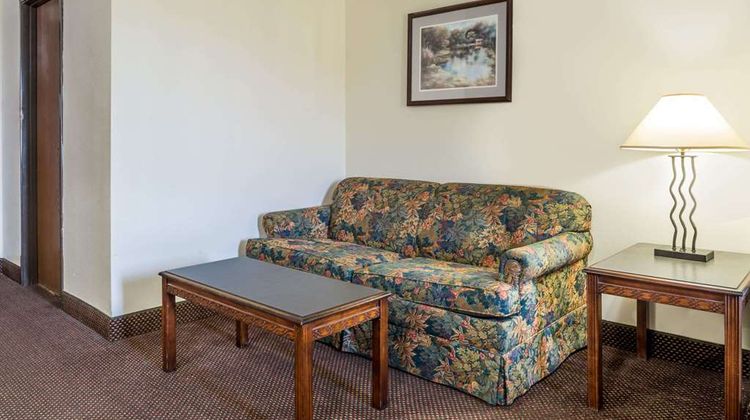 Days Inn Pontoon Beach Suite