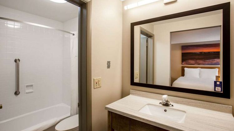 Days Inn Marquette Room