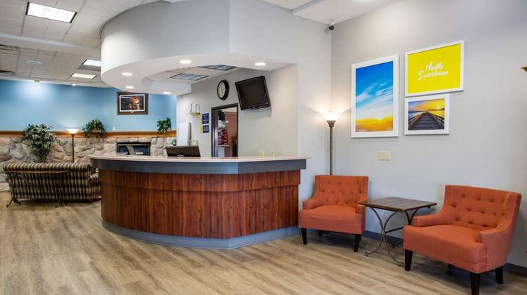 Days Inn Marquette Lobby