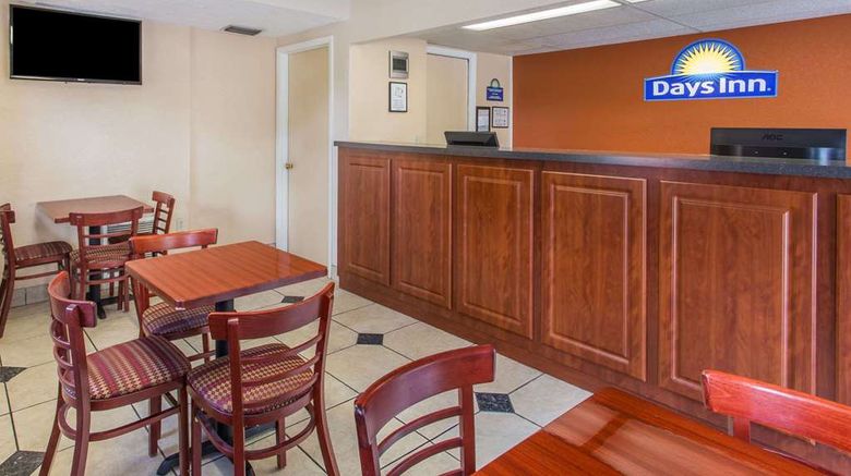 Days Inn Bradenton I-75 Lobby. Images powered by <a href="https://iceportal.shijigroup.com" target="_blank" rel="noopener">Ice Portal</a>.