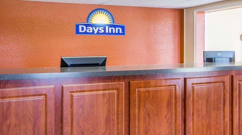 <b>Days Inn Bradenton I-75 Lobby</b>. Images powered by <a href="https://iceportal.shijigroup.com/" title="IcePortal" target="_blank">IcePortal</a>.