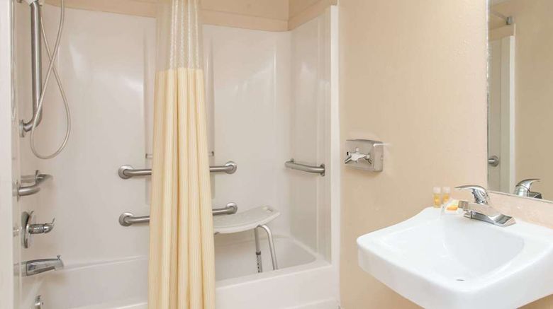 <b>Days Inn Bradenton I-75 Room</b>. Images powered by <a href="https://iceportal.shijigroup.com/" title="IcePortal" target="_blank">IcePortal</a>.