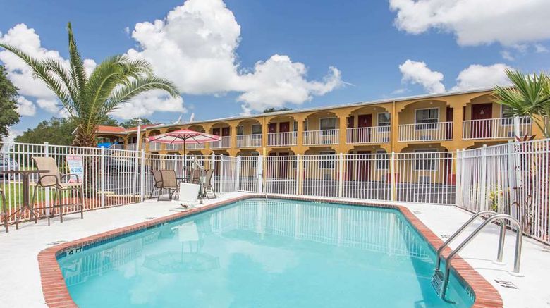 <b>Days Inn Bradenton I-75 Pool</b>. Images powered by <a href="https://iceportal.shijigroup.com/" title="IcePortal" target="_blank">IcePortal</a>.