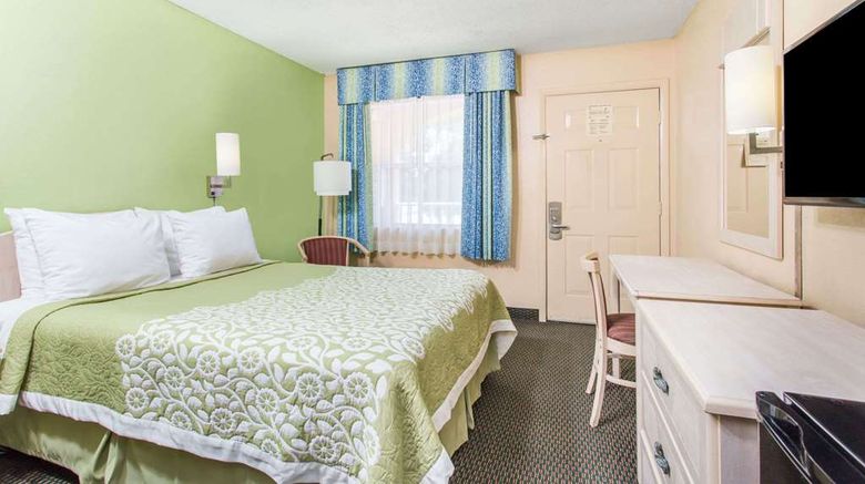 <b>Days Inn Bradenton I-75 Room</b>. Images powered by <a href="https://iceportal.shijigroup.com/" title="IcePortal" target="_blank">IcePortal</a>.