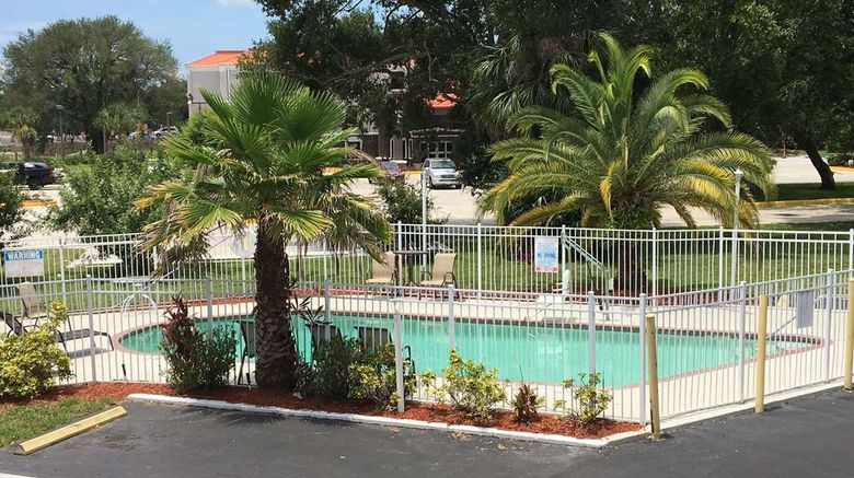 <b>Days Inn Bradenton I-75 Pool</b>. Images powered by <a href="https://iceportal.shijigroup.com/" title="IcePortal" target="_blank">IcePortal</a>.