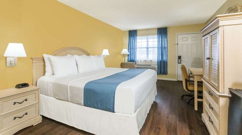 <b>Days Inn Madison Room</b>. Images powered by <a href="https://iceportal.shijigroup.com/" title="IcePortal" target="_blank">IcePortal</a>.